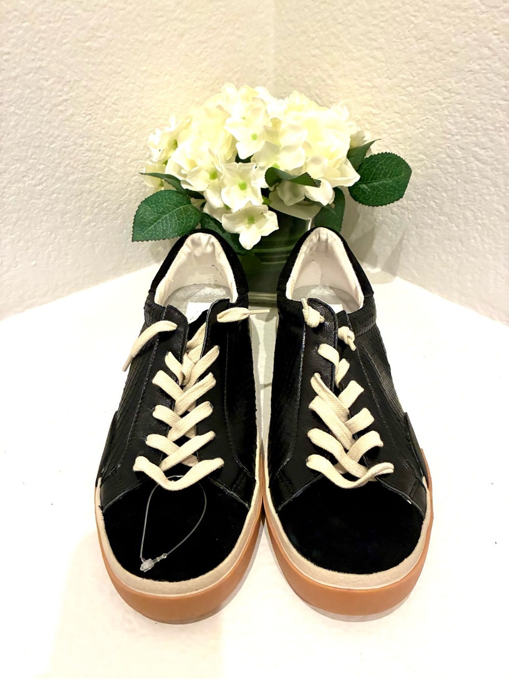 NWOT women’s Dolce Vita leather sneakers size 8.5